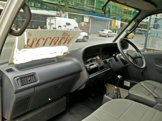 รถตู้หัวจรวดหลังคาเตี้ยเครื่องเบนซิน2RZ2500ฟรีดาวน์