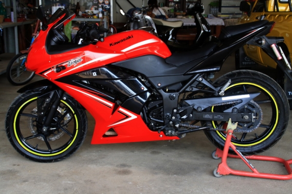 ขาย NINJA 250 ปี 2011 แดง เครื่องดี ทะเบียนแท้พร้อมโอน   76000