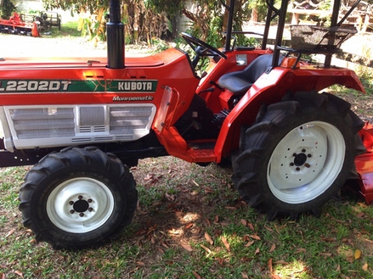 ขายรถไถคูโบต้า L2202DT (4WD) พร้อมผานพรวน 5x22, โรตารี่, ตัดหญ้าของฮุย 120 ซม. รถ 2 เพลา ยางใหม่ 4 เส้น พร้อมใช่้งาน