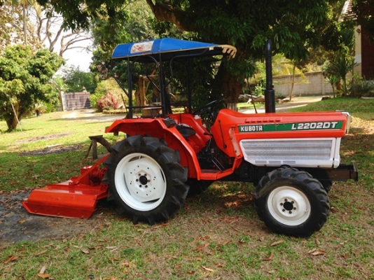 ขายรถไถคูโบต้า L2202DT (4WD) พร้อมผานพรวน 5x22, โรตารี่, ตัดหญ้าของฮุย 120 ซม. รถ 2 เพลา ยางใหม่ 4 เส้น พร้อมใช่้งาน