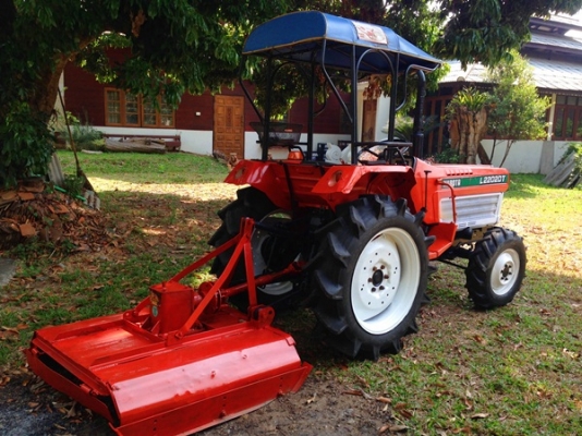 ขายรถไถคูโบต้า L2202DT (4WD) พร้อมผานพรวน 5x22, โรตารี่, ตัดหญ้าของฮุย 120 ซม. รถ 2 เพลา ยางใหม่ 4 เส้น พร้อมใช่้งาน