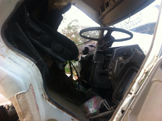 Mitsubishi fuso 527 trubo สภาพพร้อมใช้งาน เครื่องเดิม ช่วงล่างเดิม แชสซีสวย  ยางสวยเต็ม10 เส้น มีระบบรากพ่วง รถอยู่ใช้งานอยู่จังหวัดมุกดาหาร เจ้าของขายเอง ( ติดต่อเสี่ยเอสเมืองมุก โทร. 0872507525 หรือ 0864598285 ) ราคาต่อร่องกันได้