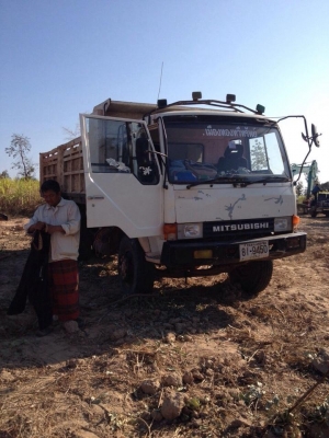Mitsubishi fuso 527 trubo สภาพพร้อมใช้งาน เครื่องเดิม ช่วงล่างเดิม แชสซีสวย  ยางสวยเต็ม10 เส้น มีระบบรากพ่วง รถอยู่ใช้งานอยู่จังหวัดมุกดาหาร เจ้าของขายเอง ( ติดต่อเสี่ยเอสเมืองมุก โทร. 0872507525 หรือ 0864598285 ) ราคาต่อร่องกันได้
