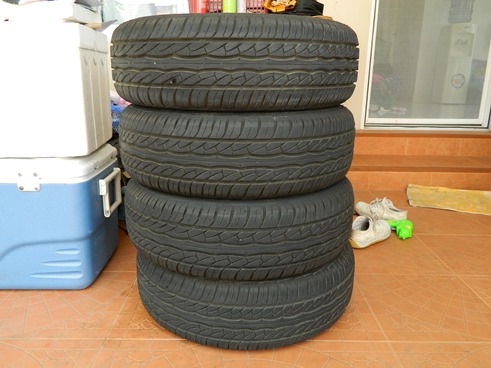 ขาย ยาง185-65-14 ปีนี้ 2015 ใหม่มาก 4เส้น