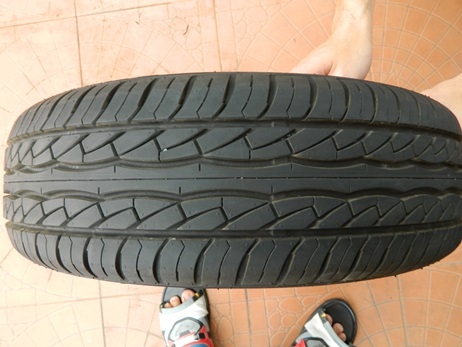 ขาย ยาง185-65-14 ปีนี้ 2015 ใหม่มาก 4เส้น