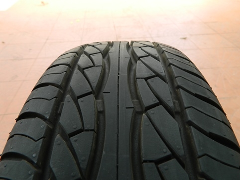 ขาย ยาง185-65-14 ปีนี้ 2015 ใหม่มาก 4เส้น