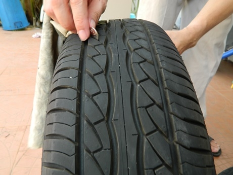 ขาย ยาง185-65-14 ปีนี้ 2015 ใหม่มาก 4เส้น