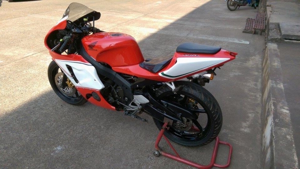 ขายคับ HONDA CBR400 ปี89 แฟริ่งRC212 สีพึงทำมาใหม่ใสๆคับ ระบบไฟออกหมด แบตใหม่ ท่อแต่งเสียงนุ่ม โซ่สเตอเต็ม อินวอยส์ สรรพสามิตร สวยๆเก็บงานเรียบร้อยคับ ราคา 59500 บาท ส่งได้ทั่วไทยคับ สนใจติดต่อ 081-0578282 ไอดีไลน์ POPBIGBIKESAKON คับ สนใจรถสวย ถูก ดี ต้อ