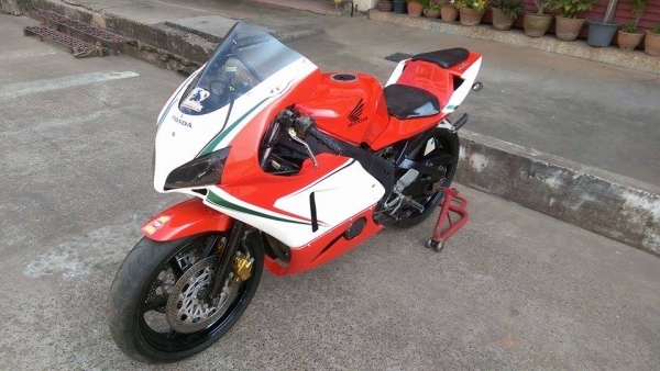 ขายคับ HONDA CBR400 ปี89 แฟริ่งRC212 สีพึงทำมาใหม่ใสๆคับ ระบบไฟออกหมด แบตใหม่ ท่อแต่งเสียงนุ่ม โซ่สเตอเต็ม อินวอยส์ สรรพสามิตร สวยๆเก็บงานเรียบร้อยคับ ราคา 59500 บาท ส่งได้ทั่วไทยคับ สนใจติดต่อ 081-0578282 ไอดีไลน์ POPBIGBIKESAKON คับ สนใจรถสวย ถูก ดี ต้อ