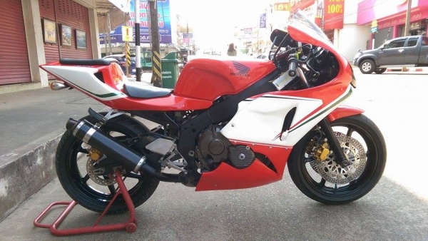 ขายคับ HONDA CBR400 ปี89 แฟริ่งRC212 สีพึงทำมาใหม่ใสๆคับ ระบบไฟออกหมด แบตใหม่ ท่อแต่งเสียงนุ่ม โซ่สเตอเต็ม อินวอยส์ สรรพสามิตร สวยๆเก็บงานเรียบร้อยคับ ราคา 59500 บาท ส่งได้ทั่วไทยคับ สนใจติดต่อ 081-0578282 ไอดีไลน์ POPBIGBIKESAKON คับ สนใจรถสวย ถูก ดี ต้อ