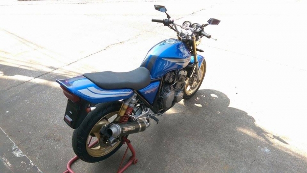 ขายคับ HONDA CB400 ปี93 ของแต่งล้น สีทำใหม่ ท่อแต่ง yoshimura บังโคลนหน้าแต่ง ไฟเลี้ยวแต่ง กันล้ม โซ่สเตอเต็ม แฮนด์บาร์ ยางหน้าหลังเต็ม กระจกแต่ง อินวอยส์ สรรพสามิตร สวยๆ คับ ราคา 59500 บาท ส่งได้ทั่วไทยคับ สนใจติดต่อ 081-0578282 ไอดีไลน์ POPBIGBIKESAKON