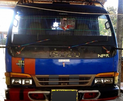 ISUZU NPR 120 HP 4HF1 หกล้อบรรทุก กระบะเหล็กคอกไม้ความยาว 4.30 เมตรสภาพสวย เครื่องแห้งดีไม่มีเยิ้ม ภายในเก๋งคอนโซลสวยครบ พวงมาลัยเพาเวอร์ ช่วงล่างใหญ่คัชซีไม่มีแตกไม่มีบวม คานหน้าเฟืองท้ายใหญ่ 6 น็อต ยาง 8.25 ขอบ 16 เอกสารเล่มทะเบียน ราคาต่อรองได้ครับ
