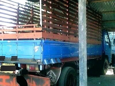 ISUZU NPR 120 HP 4HF1 หกล้อบรรทุก กระบะเหล็กคอกไม้ความยาว 4.30 เมตรสภาพสวย เครื่องแห้งดีไม่มีเยิ้ม ภายในเก๋งคอนโซลสวยครบ พวงมาลัยเพาเวอร์ ช่วงล่างใหญ่คัชซีไม่มีแตกไม่มีบวม คานหน้าเฟืองท้ายใหญ่ 6 น็อต ยาง 8.25 ขอบ 16 เอกสารเล่มทะเบียน ราคาต่อรองได้ครับ