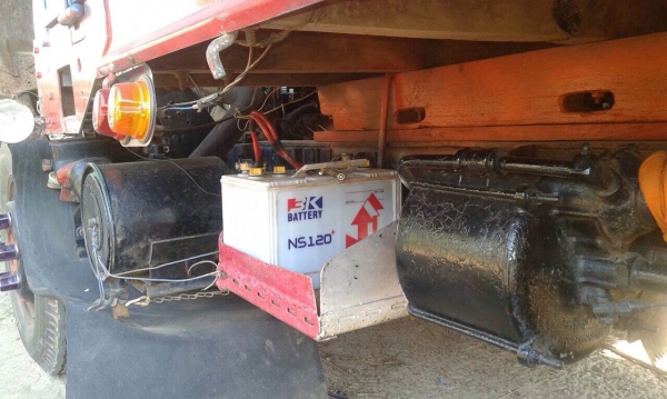 ISUZU NPR 120 HP 4HF1 หกล้อบรรทุก กระบะเหล็กคอกไม้ความยาว 4.30 เมตรสภาพสวย เครื่องแห้งดีไม่มีเยิ้ม ภายในเก๋งคอนโซลสวยครบ พวงมาลัยเพาเวอร์ ช่วงล่างใหญ่คัชซีไม่มีแตกไม่มีบวม คานหน้าเฟืองท้ายใหญ่ 6 น็อต ยาง 8.25 ขอบ 16 เอกสารเล่มทะเบียน ราคาต่อรองได้ครับ