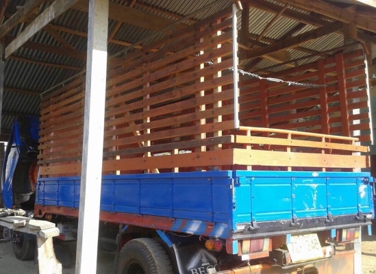 ISUZU NPR 120 HP 4HF1 หกล้อบรรทุก กระบะเหล็กคอกไม้ความยาว 4.30 เมตรสภาพสวย เครื่องแห้งดีไม่มีเยิ้ม ภายในเก๋งคอนโซลสวยครบ พวงมาลัยเพาเวอร์ ช่วงล่างใหญ่คัชซีไม่มีแตกไม่มีบวม คานหน้าเฟืองท้ายใหญ่ 6 น็อต ยาง 8.25 ขอบ 16 เอกสารเล่มทะเบียน ราคาต่อรองได้ครับ