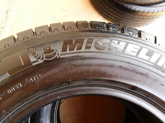 ยางรถกระบะขอบ15 มิชลิน215-70-R15ลงพื้นปี13(4เส้น3,600บ)ดอกหนามาก90\% ยางรถกระบะขอบ15 มิชลิน215-70-R15ลงพื้นปี13(4เส้น3,600บ)ดอกหนามาก90\%