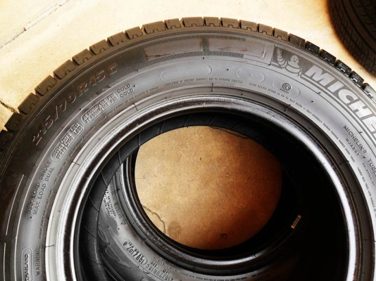 ยางรถกระบะขอบ15 มิชลิน215-70-R15ลงพื้นปี13(4เส้น3,600บ)ดอกหนามาก90\% ยางรถกระบะขอบ15 มิชลิน215-70-R15ลงพื้นปี13(4เส้น3,600บ)ดอกหนามาก90\%