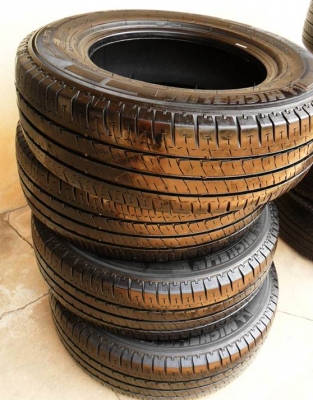 ยางรถกระบะขอบ15  มิชลิน215-70-R15ลงพื้นปี13(4เส้น3,600บ)ดอกหนามาก90\%