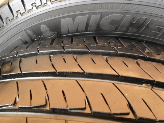 ยางรถกระบะขอบ15 มิชลิน215-70-R15ลงพื้นปี13(4เส้น3,600บ)ดอกหนามาก90\% ยางรถกระบะขอบ15 มิชลิน215-70-R15ลงพื้นปี13(4เส้น3,600บ)ดอกหนามาก90\%