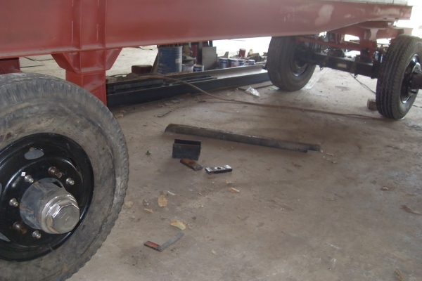 * ขายคัสซีลูกพ่วงยาว 6.50 เมตร ต่อใหม่พร้อมทะเบียน ขาย 180,000.-เดินระบบลม ระบบไฟให้ครบ ติดตั้งบังโคนทั้งสี่ล้อ ติดตั้งกันมอร์เตอไซด์สองชุด