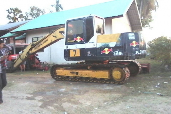 PC120-5 **ราคา 765,000 บ.ต่อรอง**ขาย PC120-5 แบคโฮยอดนิยม KOMATSU PC120-5 คอนโทรลยาว ไฟฟ้าครบ เครื่องเดิม ปั้มเดิม เครื่องแน่น ปั้มดีแรง ทำงานดีเร็ว บูมอาร์มดี มีปะล่าง1แผล บุ้งกี๋หนา เอวดีแน่น ช่วงล่าง80\% โซ่หนา เฟรมสวย แทร็กหนา ครบ โรลเลอร์ดี สป็อคเก็ตเ PC120-5 **ราคา 765,000 บ.ต่อรอง**ขาย PC120-5 แบคโฮยอดนิยม KOMATSU PC120-5 คอนโทรลยาว ไฟฟ้าครบ เครื่องเดิม ปั้มเดิม เครื่องแน่น ปั้มดีแรง ทำงานดีเร็ว บูมอาร์มดี มีปะล่าง1แผล บุ้งกี๋หนา เอวดีแน่น ช่วงล่าง80\% โซ่หนา เฟรมสวย แทร็กหนา ครบ โรลเลอร์ดี สป็อคเก็ตเ