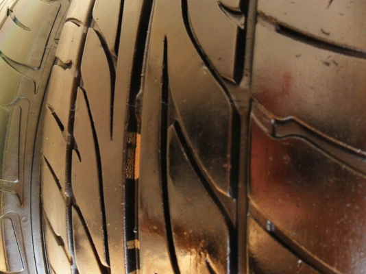 ยางดันล็อป215-60-R16ลงพื้นกลางปี13(4เส้น2,600บ)ดอกหนามาก80\% ยางดันล็อป215-60-R16ลงพื้นกลางปี13(4เส้น2,600บ)ดอกหนามาก80\%