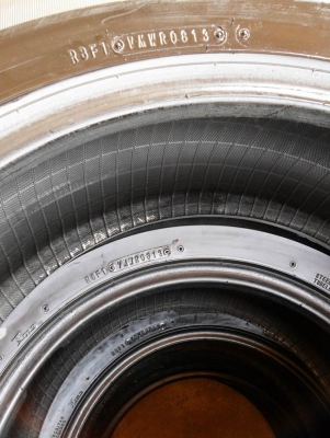 ยางดันล็อป215-60-R16ลงพื้นกลางปี13(4เส้น2,600บ)ดอกหนามาก80\% ยางดันล็อป215-60-R16ลงพื้นกลางปี13(4เส้น2,600บ)ดอกหนามาก80\%