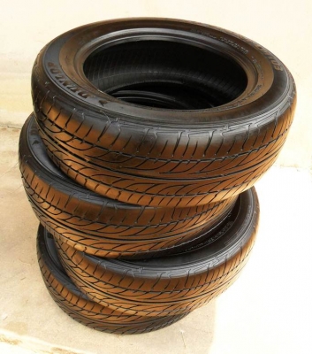 ยางดันล็อป215-60-R16ลงพื้นกลางปี13(4เส้น2,600บ)ดอกหนามาก80\%