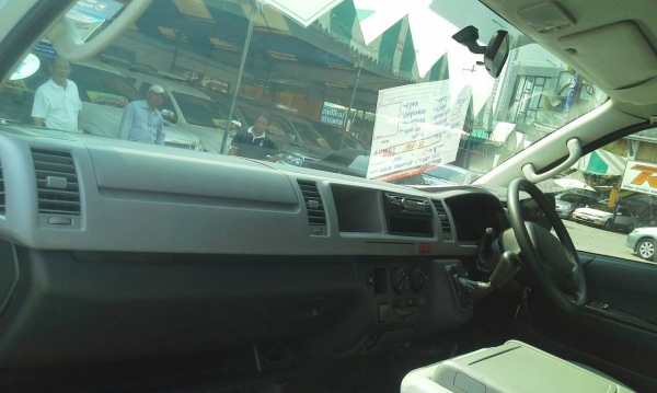 ขายรถตู้ TOYOTA COMMUTER 4D4 ปี 2010 เกียร์ ธรรมดา ราคา 759,000 บาท โทรติดต่อตันหยงค่ะ. 0922726669