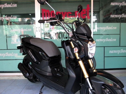 ZOOMER สีดำ ตัวท๊อป คอมบายเบลก รถเดือน สิงหาคม ปี 56 ไมล์ 5 พันโล   แถม 3 รายการ 38900