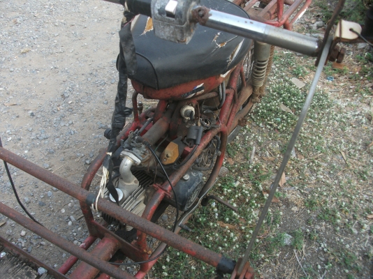 มอเตอร์ไซค์ สามล้อแดง