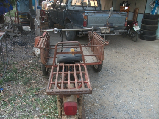 มอเตอร์ไซค์ สามล้อแดง