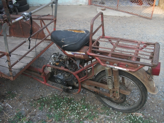 มอเตอร์ไซค์ สามล้อแดง