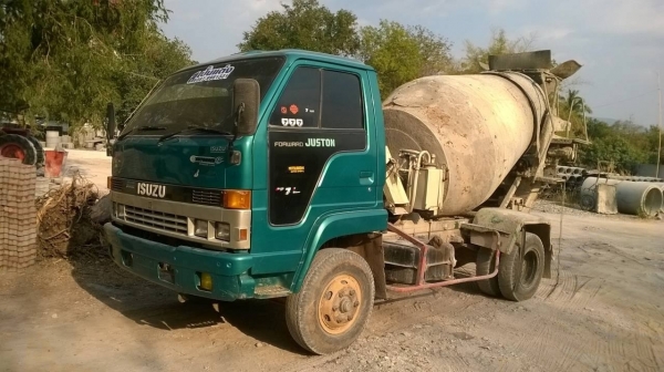 ขายรถโม่ปูน 2.5 คิว เอกสารสัญญาซื้อขาย ISUZU NRR เครื่อง 6BG1 175 แรงม้า เกียร์ใหญ่ F หน้า-หลัง พวงมาลัยพาวเวอร์ ราคาต่อรองได้