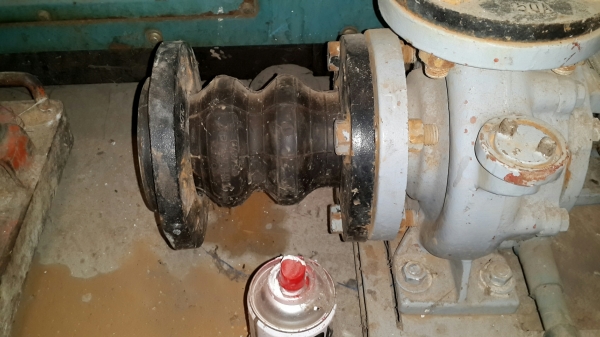 ขายปั้มหอยโข่ง ท่อเข้า 2.5" ท่อออก 2" ส่งได้สูง 22.8 ม. พร้อมใช้