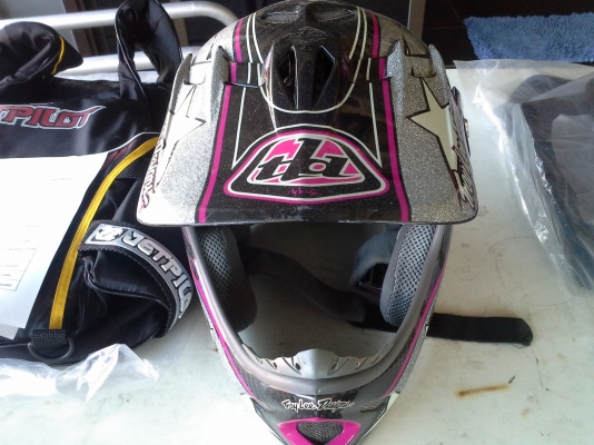 หมวกมือสองครับ troy lee designs