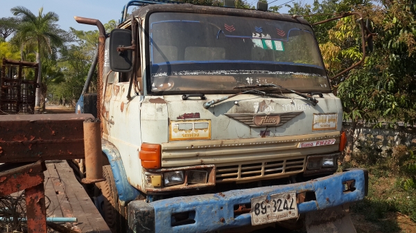 ขายด่วนหัวลากHINOZM300พร้อมหางโลเบรส2เพลาตามสภาพราคาเบาๆโทร0843923995