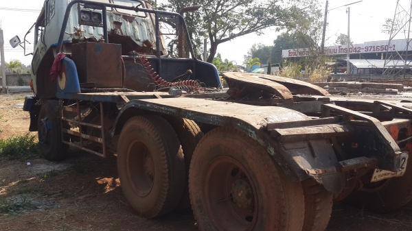 ขายด่วนหัวลากHINOZM300พร้อมหางโลเบรส2เพลาตามสภาพราคาเบาๆโทร0843923995