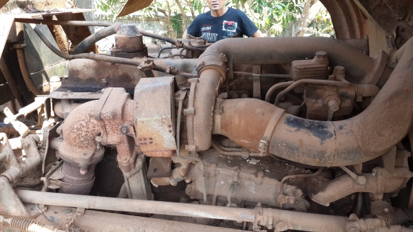 ขายด่วนหัวลากHINOZM300พร้อมหางโลเบรส2เพลาตามสภาพราคาเบาๆโทร0843923995