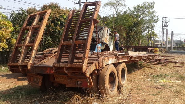 ขายด่วนหัวลากHINOZM300พร้อมหางโลเบรส2เพลาตามสภาพราคาเบาๆโทร0843923995