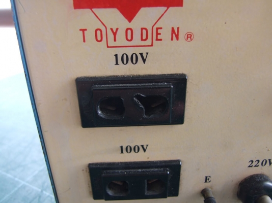 หม้อแปลงไฟจาก 220v ==> 100v ขนาด 1,500W (1.5KVA)