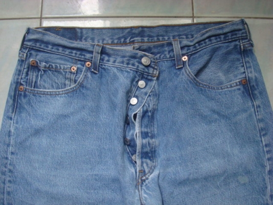 รหัส0767 ยีนส์Levi's 501 ผ้าทราย ของแท้ มือสอง เอว 37 ยาว 29 made in usa