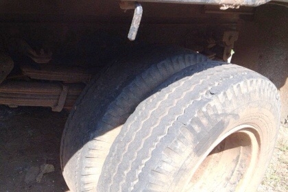 TOYOTA DYNA BU30 - 85 HP 11B หกล้อบรรทุก กระบะเหล็กคอกไม้ความยาว 4.20 เมตรสภาพดีสุดๆพร้อมบรรทุกได้เลย เครื่องยนต์เดิมๆแรงดีไม่เยิ้ม เกียร์ยาวเข้าง่ายไม่มีหลุด ภายในเก๋งไม่ผุคอนโซลอยู่ครบ พวงมาลัยธรรมดา ช่วงล่างคัชซีไม่บวม ยางสภาพดี 60\% พร้อมใช้งาน เอกสารท