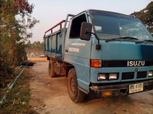 ขายรถ4ล้อดั้มisuzu.รุ่นNKR55เครื่อง88ทะเบียนเล็กไม่ติดเวลาดั้มเกียแน่นแชตซีสวย