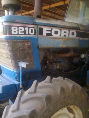FORD 8210 - 2 เพลา คานหน้า CARRARO รถสภาพดีพร้อมใช้งานได้เลยครับ เครื่องแรงดี เกียร์ 8+4 เดิมๆเข้าง่ายคล่องดีไม่มีหลุดครับ มีตู้เก๋งครบพร้อม ช่วงล่างแน่นดี ยางสภาพดีประมาณ 60\% พร้อมใช้งาน เอกสารทะเบียนครบ ราคาต่อรองได้ครับ