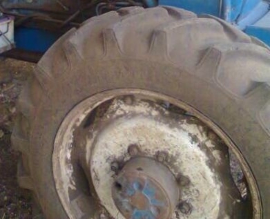 FORD 8210 - 2 เพลา คานหน้า CARRARO รถสภาพดีพร้อมใช้งานได้เลยครับ เครื่องแรงดี เกียร์ 8+4 เดิมๆเข้าง่ายคล่องดีไม่มีหลุดครับ มีตู้เก๋งครบพร้อม ช่วงล่างแน่นดี ยางสภาพดีประมาณ 60\% พร้อมใช้งาน เอกสารทะเบียนครบ ราคาต่อรองได้ครับ