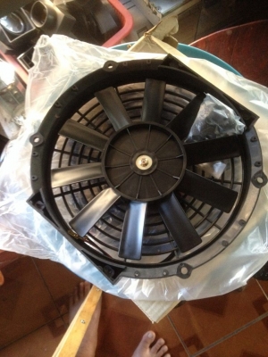 พัดลมระบายความร้อนหม้อน้ำรถยนต์และระบายความร้อนแผงคอล์ยร้อนแอร์ ขนาด 10นิ้ว แบบ บาง 12v(ใหม่) japan ตัวละ1000 บาท มีของแค่15ตัวเท่านั้นนะคับ