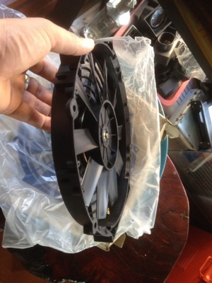 พัดลมระบายความร้อนหม้อน้ำรถยนต์และระบายความร้อนแผงคอล์ยร้อนแอร์ ขนาด 10นิ้ว แบบ บาง 12v(ใหม่) japan ตัวละ1000 บาท มีของแค่15ตัวเท่านั้นนะคับ พัดลมระบายความร้อนหม้อน้ำรถยนต์และระบายความร้อนแผงคอล์ยร้อนแอร์ ขนาด 10นิ้ว แบบ บาง 12v(ใหม่) japan ตัวละ1000 บาท มีของแค่15ตัวเท่านั้นนะคับ