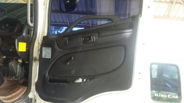 รถฮีโน่ 6 ล้อดั้ม  FC8J  220 แรงม้า. ปี 53  สนใจติดต่อ 081 - 6079515