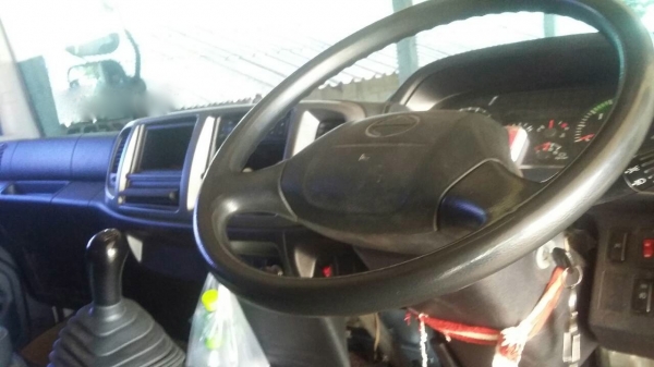 รถฮีโน่ 6 ล้อดั้ม  FC8J  220 แรงม้า. ปี 53  สนใจติดต่อ 081 - 6079515